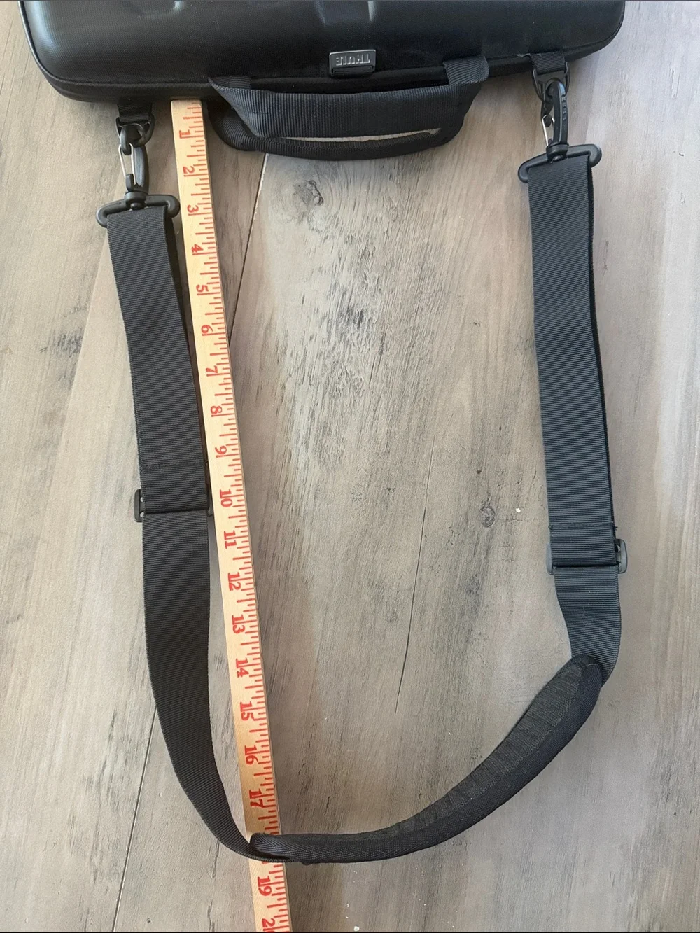 Thule Black Hard-Shell Laptop Messenger Case Shoulder Strap travel school work